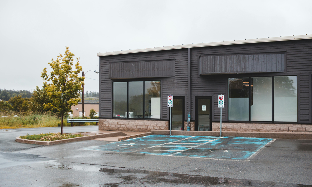 Custom Glass Ideas That Make a Big Impact in Small Businesses