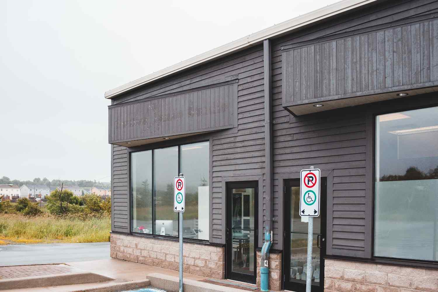 First Impressions Matter_ How Glass Storefronts Shape Customer Experience